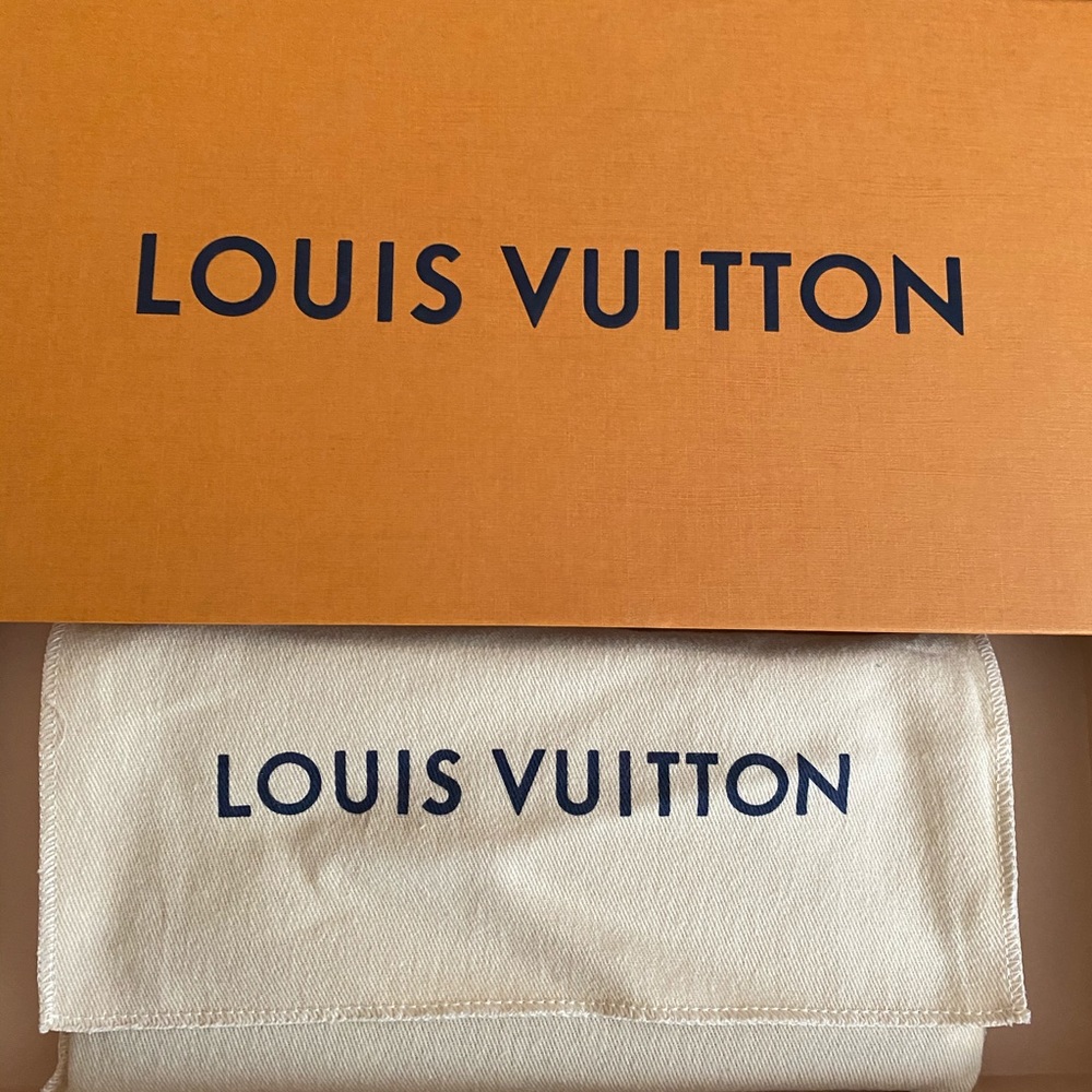 Louis Vuitton Black Adele LG M. EMP. Noir wallet.
